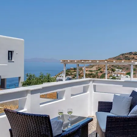 Cactus Guesthouse, συρος * Kini