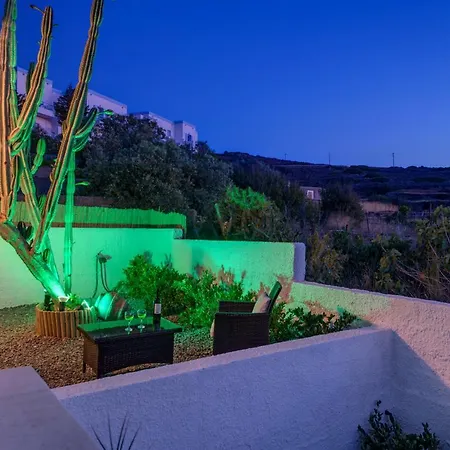 Cactus Guesthouse, συρος * Kini