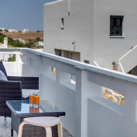 Cactus Guesthouse, συρος בית נופש Kini