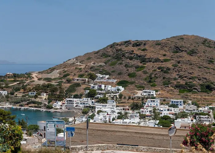 Cactus Guesthouse, συρος * Kini