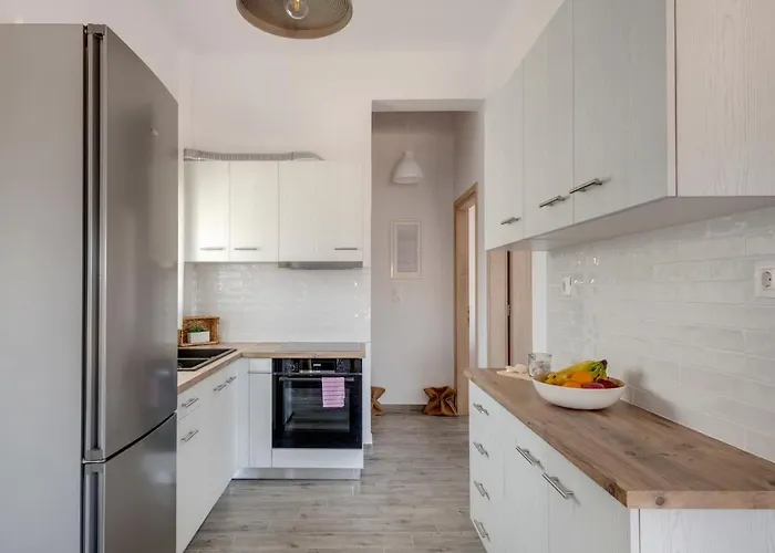 Cactus Guesthouse, συρος Kini